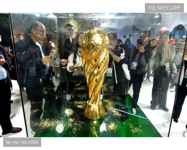 全新设计欧洲杯奖杯惊艳亮相,创意与荣耀共铸足球盛典