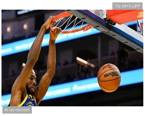 戴维斯表现稳健，率队逆转取胜