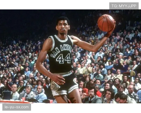 乔治·格文突破得分效率高于同期后卫，拉开球队进攻空间