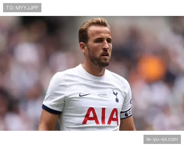 哈里·凯恩球场上像狙击手，下了场像隔壁楼的暖男，反差也太让人怀疑人生